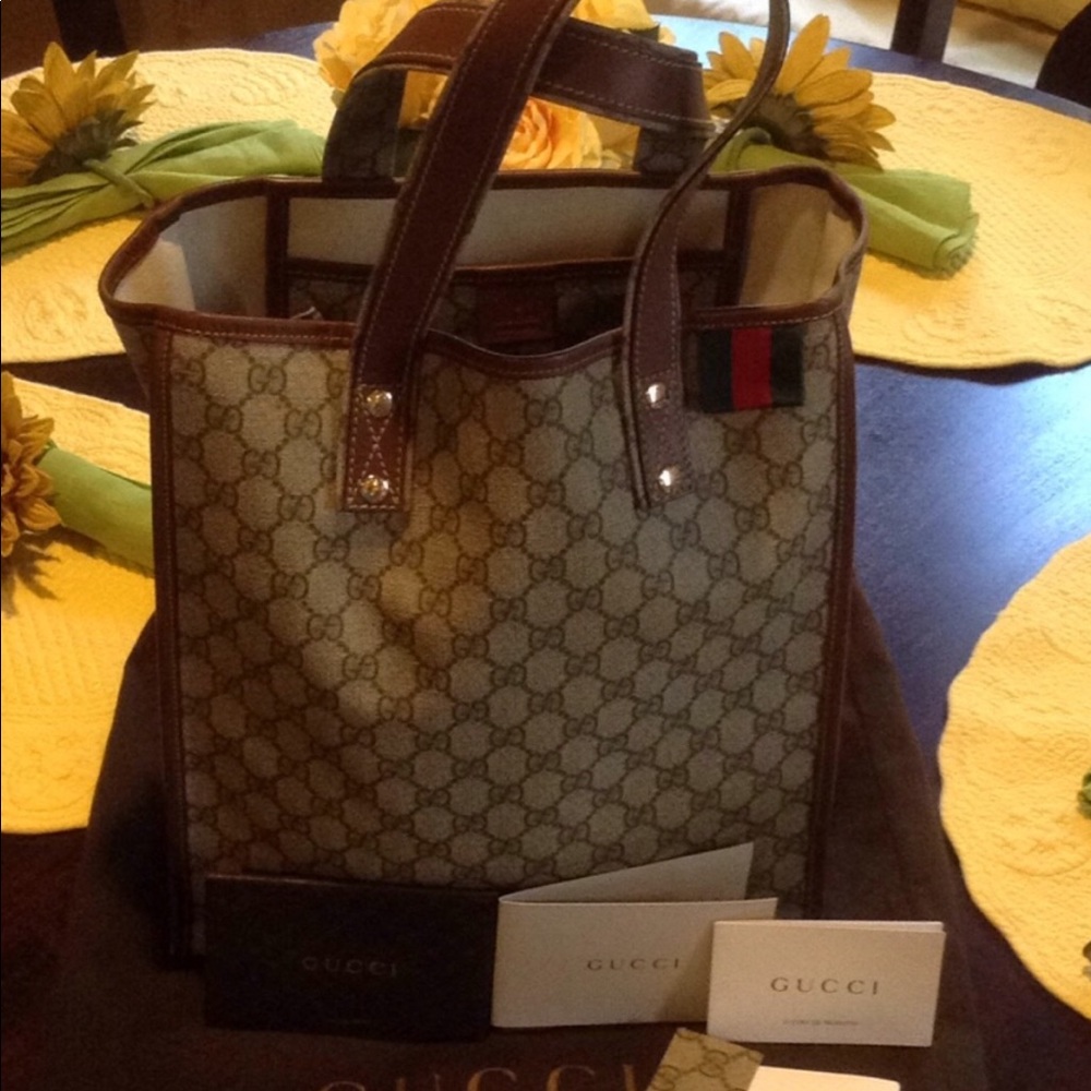HOST PICK! 🥰 Gucci GG Tote Bag